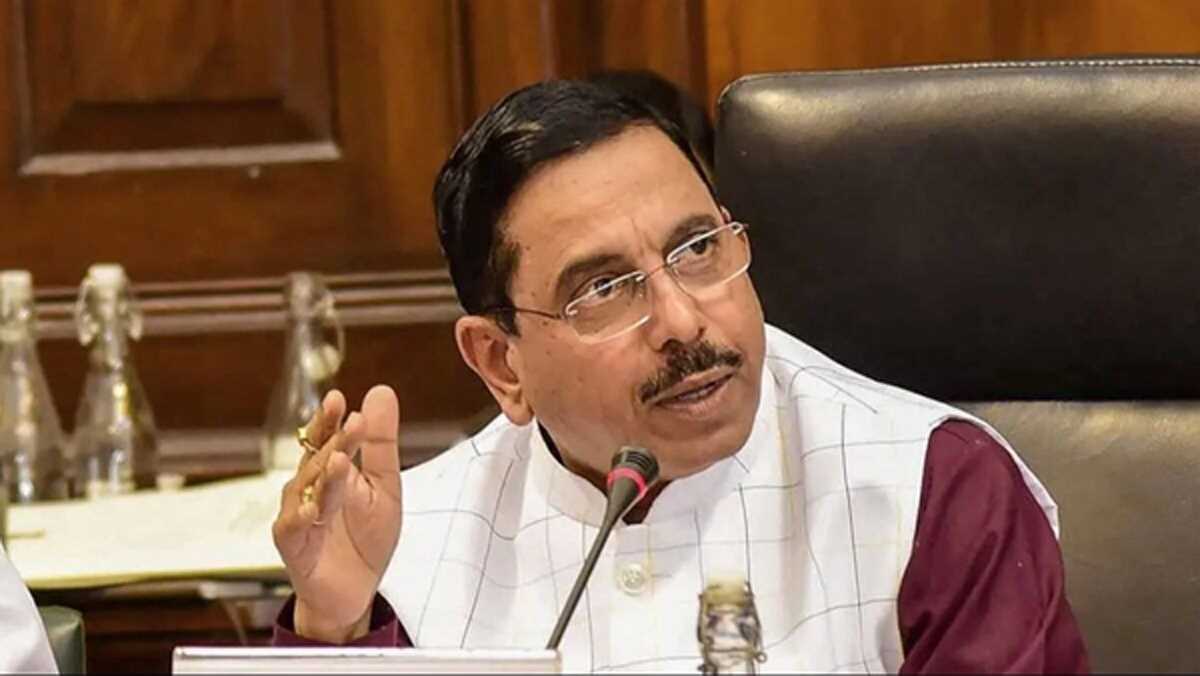 अशोभनीय भाषा का इस्तेमाल करने पर प्रल्हाद जोशी का कांग्रेस पर हमला